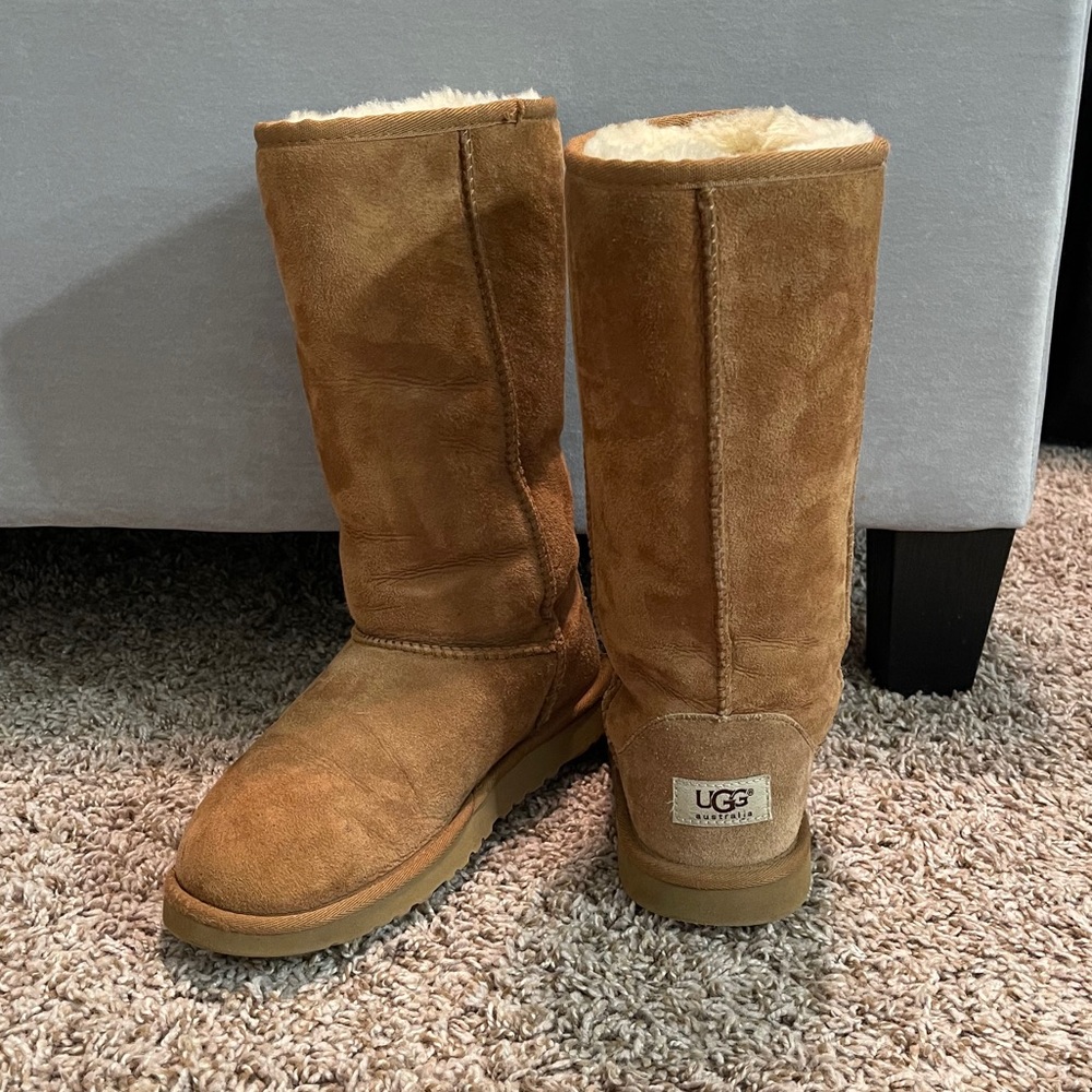 UGG BOOTS